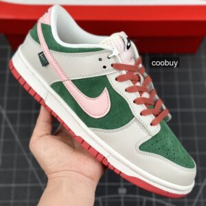 does laced sell fake shoes